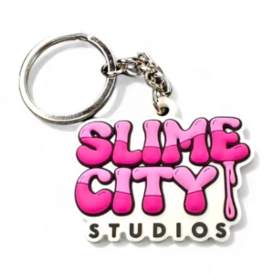 Slimecity Studios nyckelring på svart bakgrund